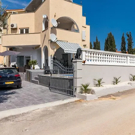 Andriano Appartement *